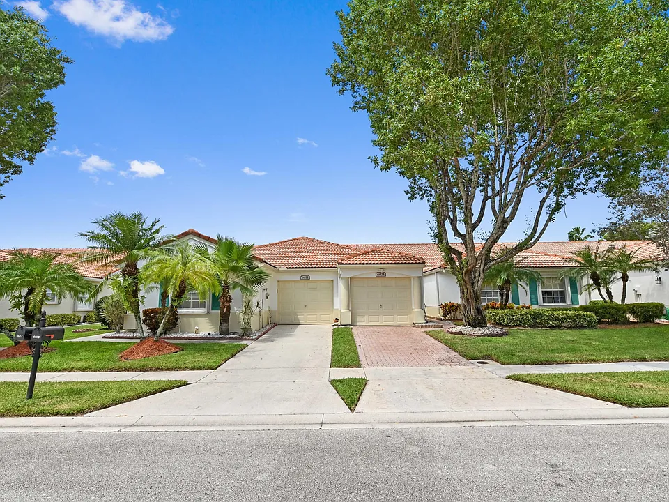 6077 Lake Hibiscus Dr