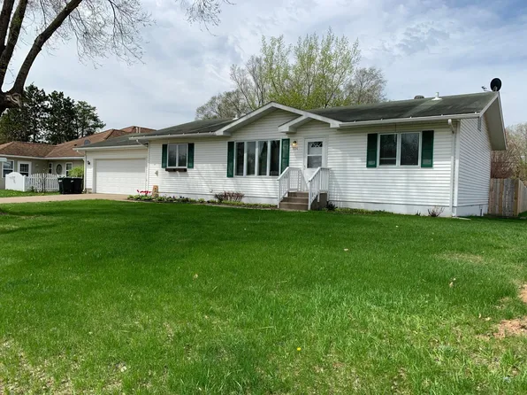 706 10th St SW, Little Falls, MN 56345