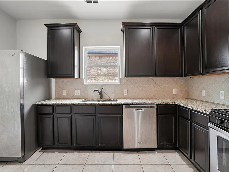 411 Winchester Dr — Photo 14