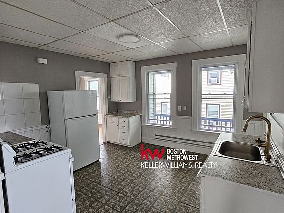 Eat-In Kitchen