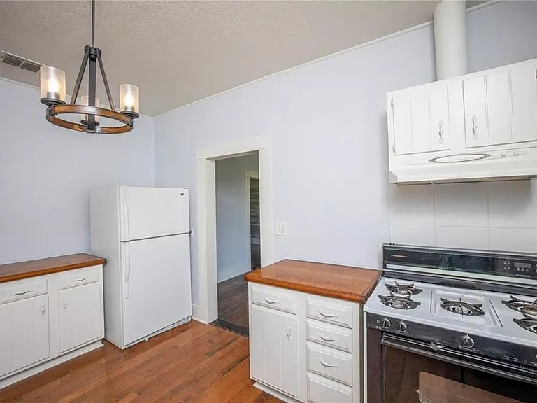 271 S Willow Ave — Photo 6