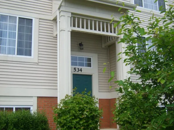 534 Cary Woods Cir, Cary, IL 60013