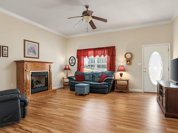2nd image of 208 Whispering Hills Dr SE