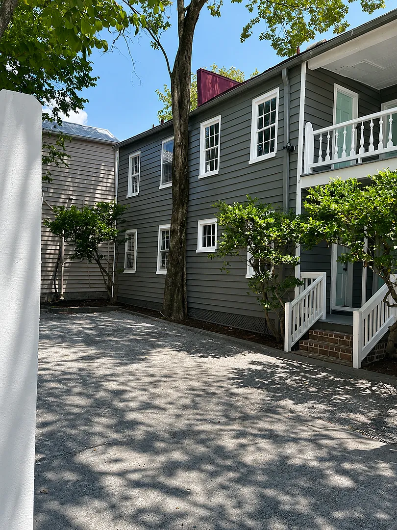 5 Bedroom 2.5 Bath Home close to CofC and MUSC — Photo 2