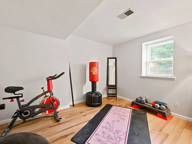 409 Dutton St — Photo 16