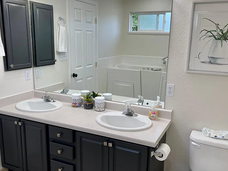 528 Park Ridge Ct — Photo 11