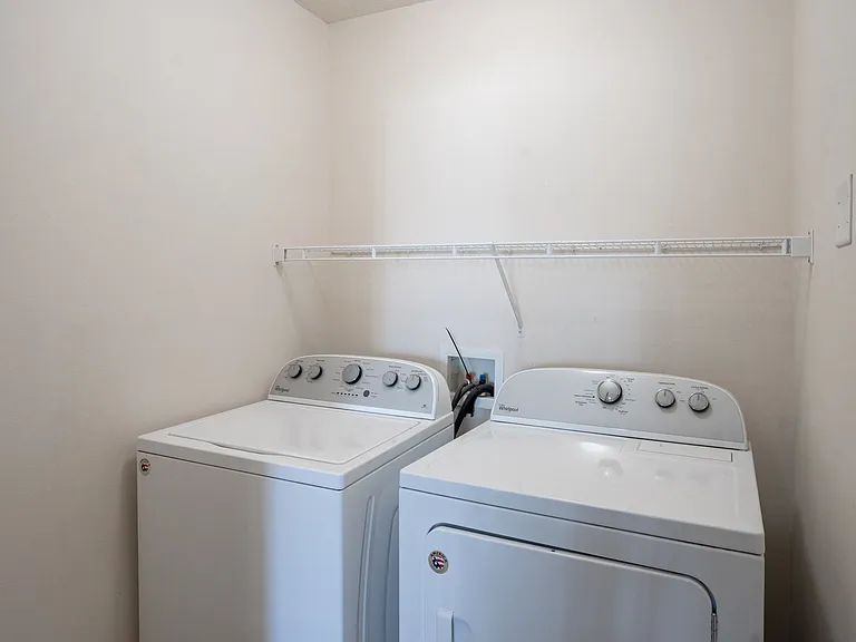 West Fargo, ND Lake Crest Apartments | 21E | Laundry
