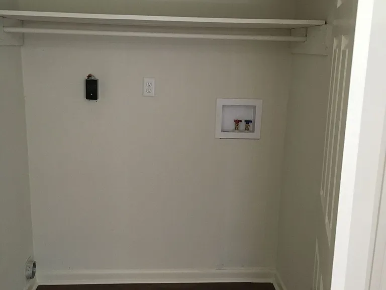 Chateau Orleans Apartments — Photo 29