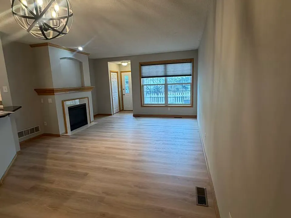 1931 Bluestem Ln