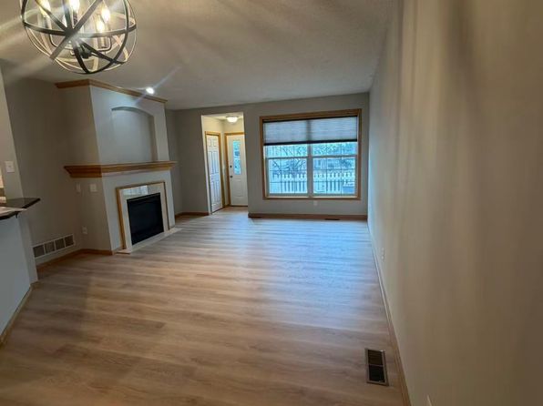 1931 Bluestem Ln