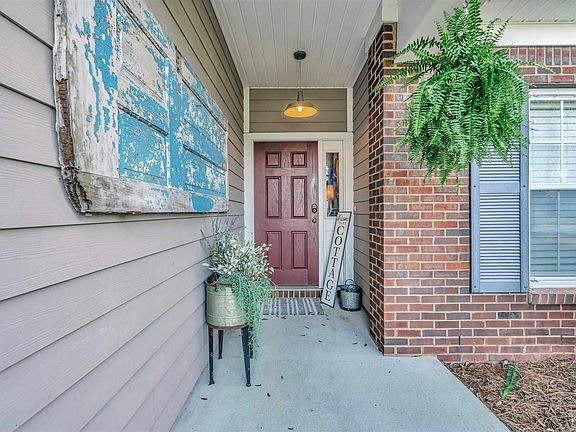 4th image of 144 Camellia Ct