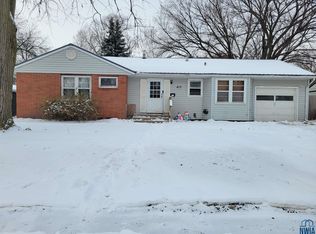 413 Linden Ave, Vermillion, SD 57069