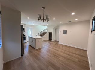 20803 Burbank Blvd, Woodland Hills, CA 91367