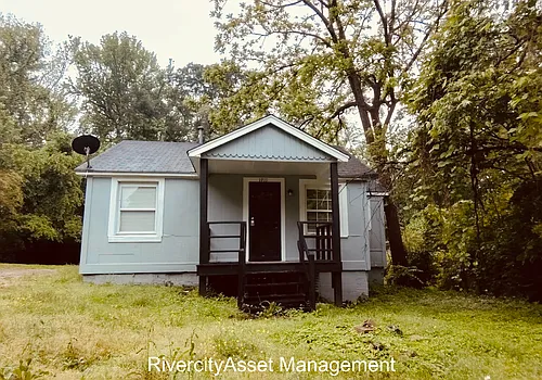 1911 The Oaks Ave Photo 1