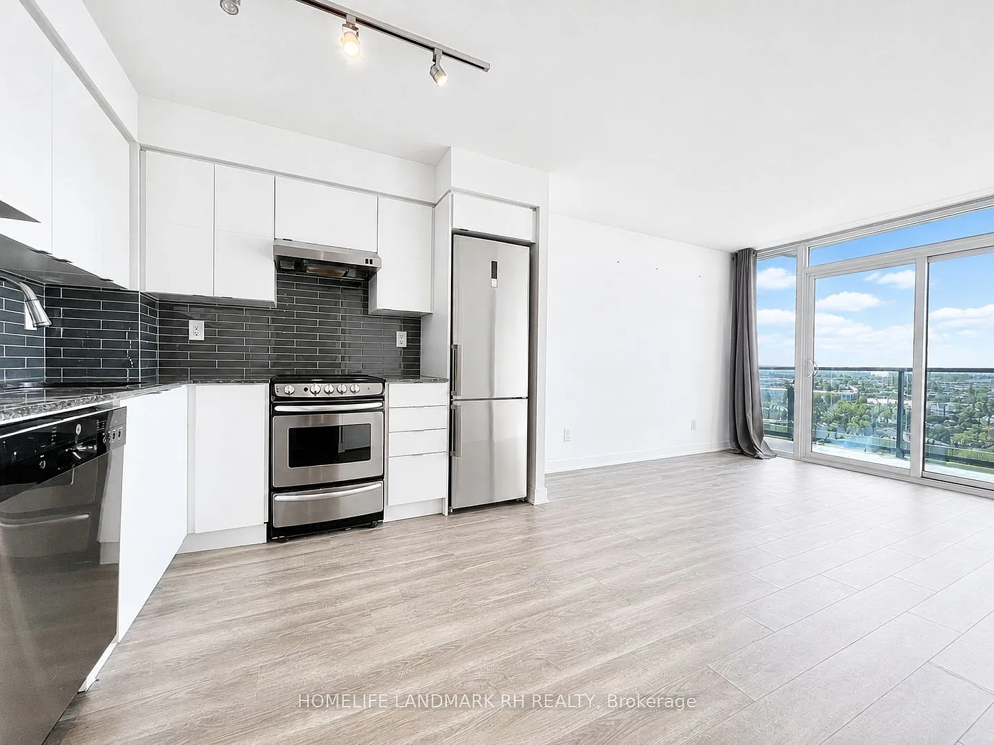 160 Flemington Rd — Photo 2