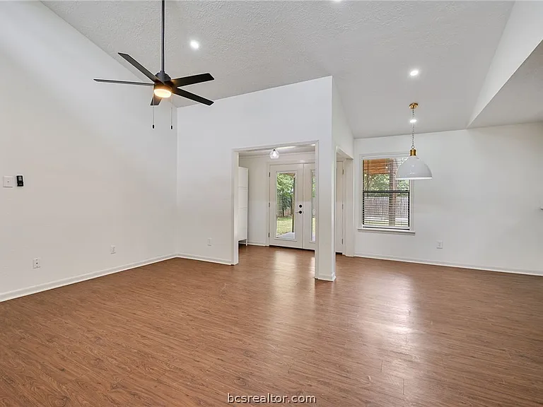 3213 Bahia Dr — Photo 3