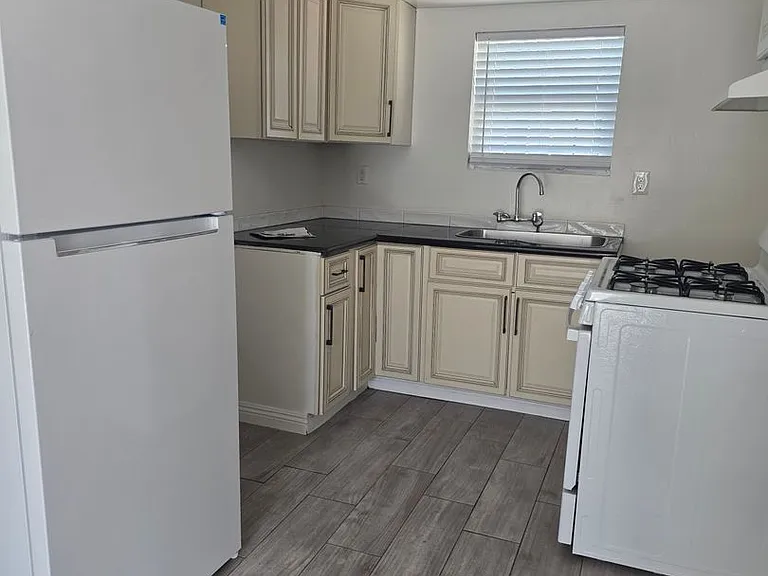 318-320 Highland Dr — Photo 9