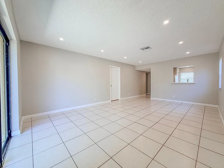 3148 N Dixie Hwy — Photo 6
