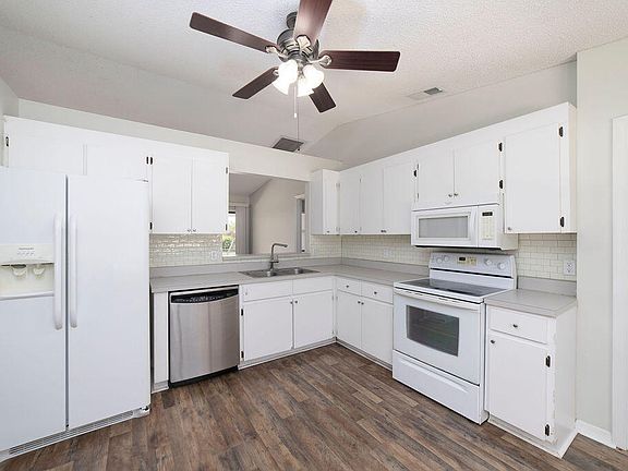 5th image of 2489 SE Westmoreland Boulevard