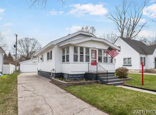 1228 Woodlawn Ave, Grand Haven, MI 49417