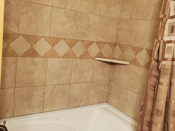 5th image of 23866 Fairlawn Dr