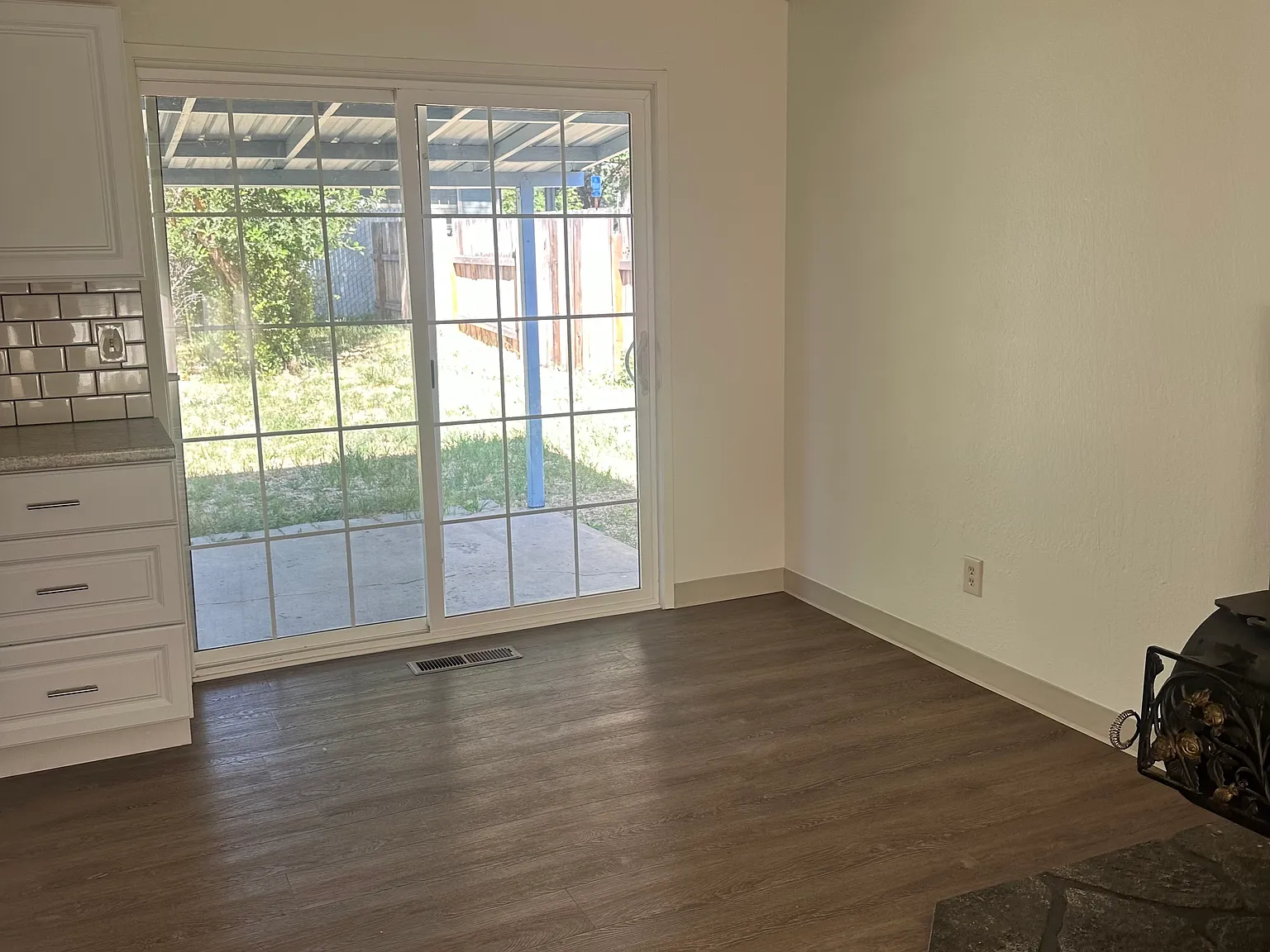 2 bed, 1.5 bath, 1100 sqft, $1,300 — Photo 4