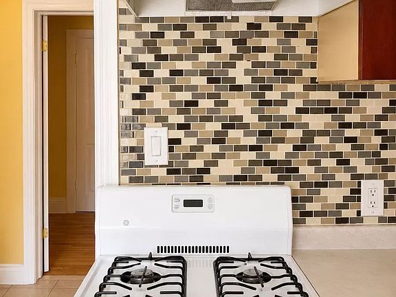 3rd image of 1113 Davenport Rd #3