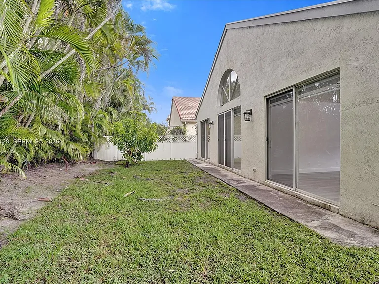 6931 NW 34th St — Photo 35