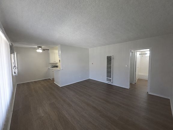 3rd image of 437 W Glenoaks Blvd APT 6