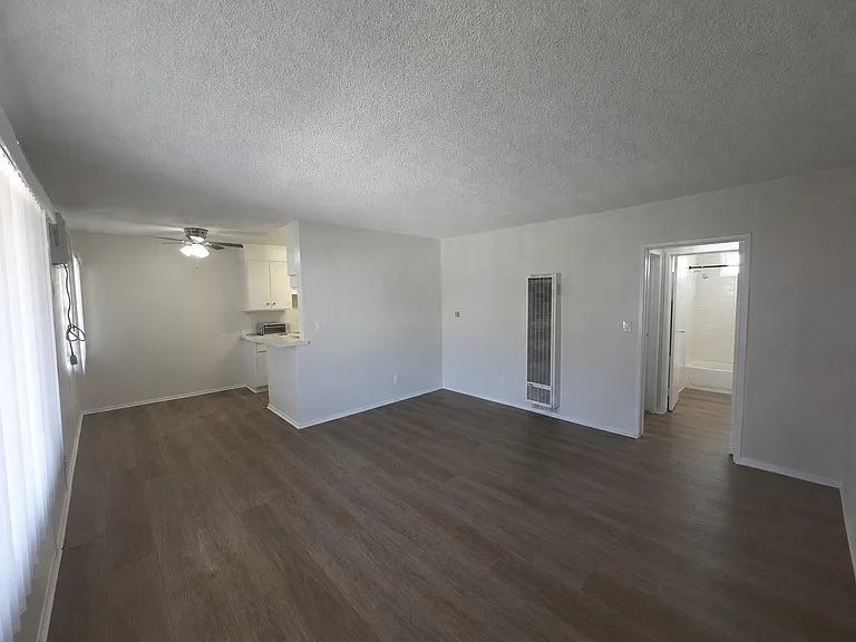 437 W Glenoaks Blvd #6 — Photo 3