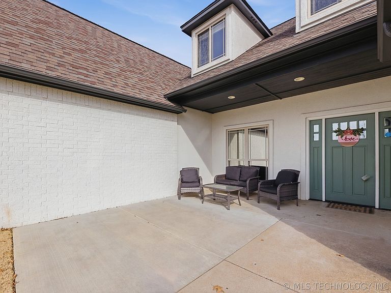 Listing photo 2