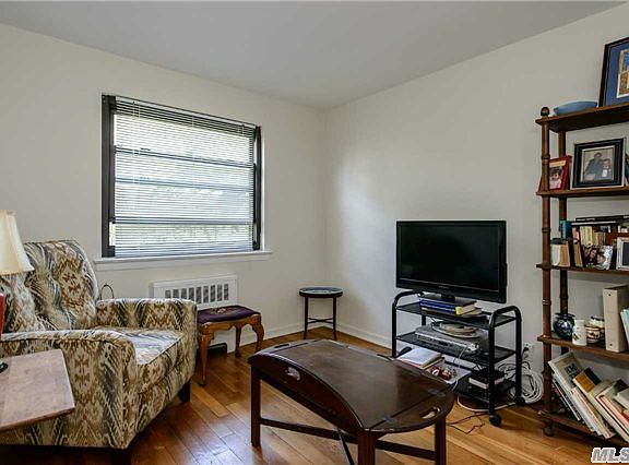 5th image of 6 W Mill Dr APT 3D