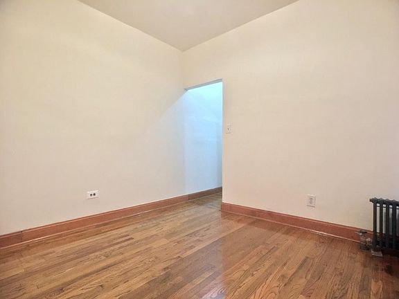 3rd image of 363 Edgecombe Ave APT 4