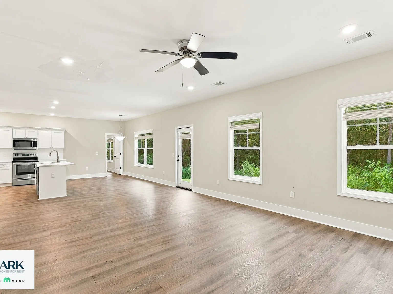 3 bed, 2.0 bath, 1642 sqft, $2,034 — Photo 4