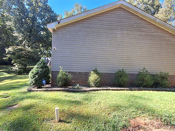 3rd image of 120 Otto Rd