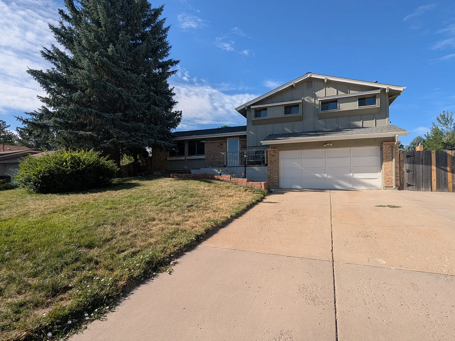 3 bed, 2472 sqft, $1,000 — Photo 3