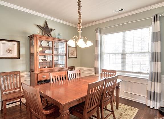 3rd image of 5728 Colonial Garden Dr