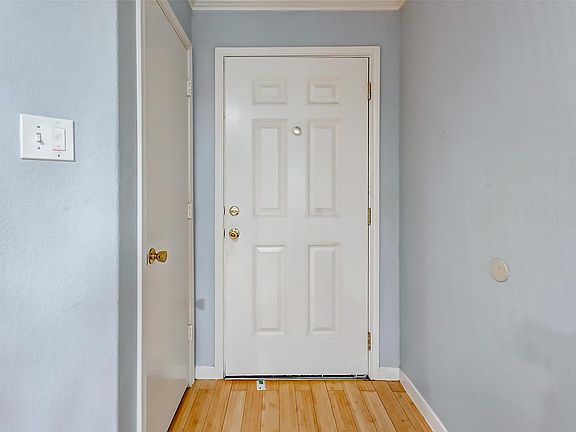 3rd image of 10627 Ince Ln