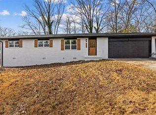 520 Stonewood Dr, Stone Mountain, GA 30087