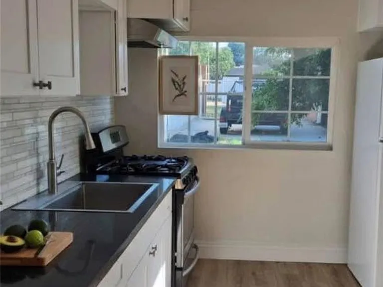 1632 Gould St — Photo 4