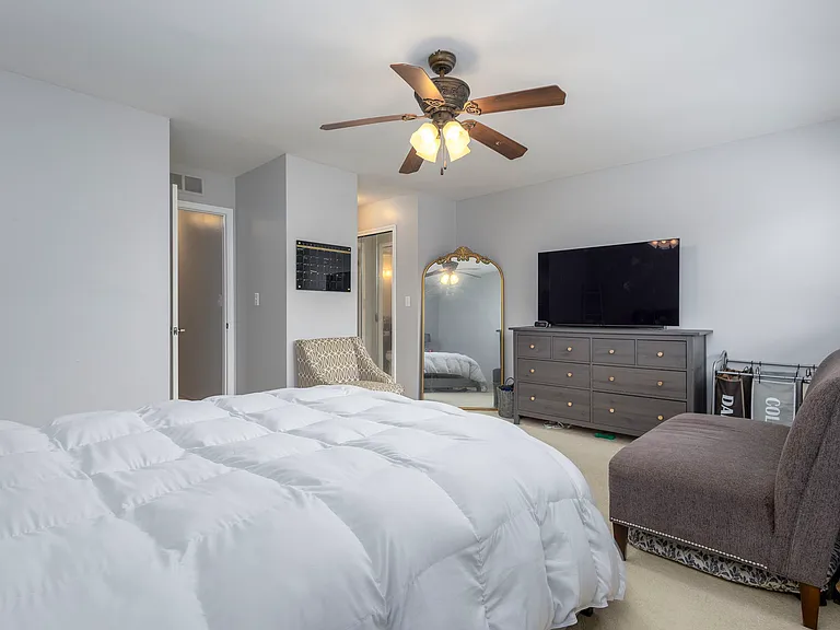 24285 Evergreen Rd — Photo 4