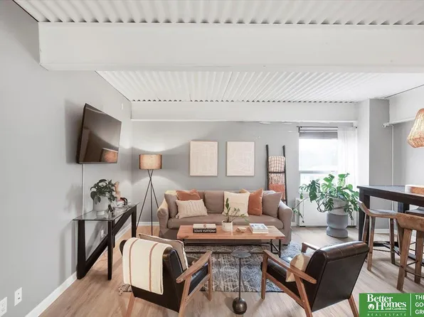 105 N 31st Ave APT 302, Omaha, NE 68131