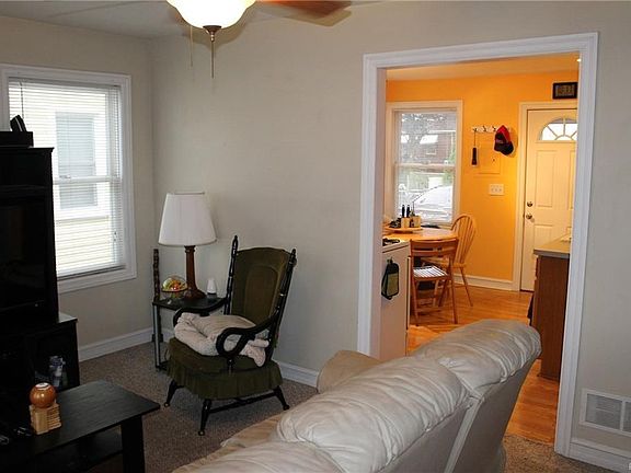4th image of 616 E Brockton Ave