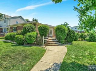 1002 Glen Rd, Fort Lee, NJ 07024