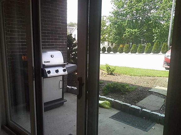 3rd image of 125 Van Zandt Ave APT 101