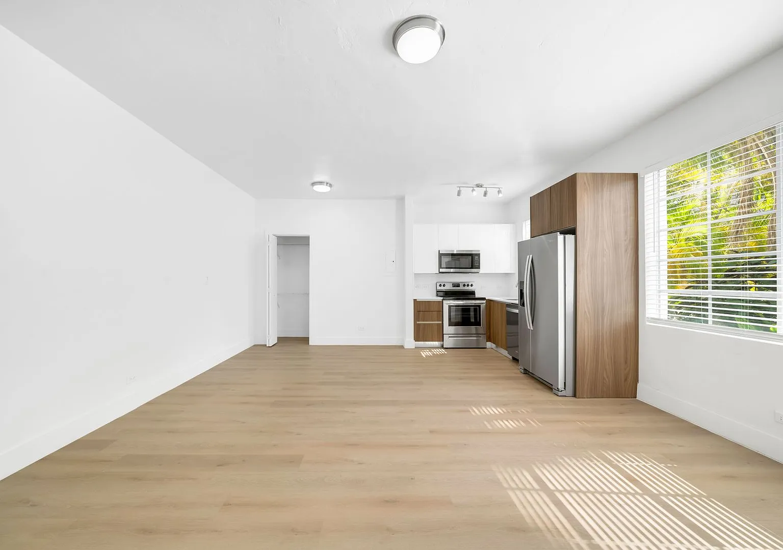 940 Jefferson Ave — Photo 3