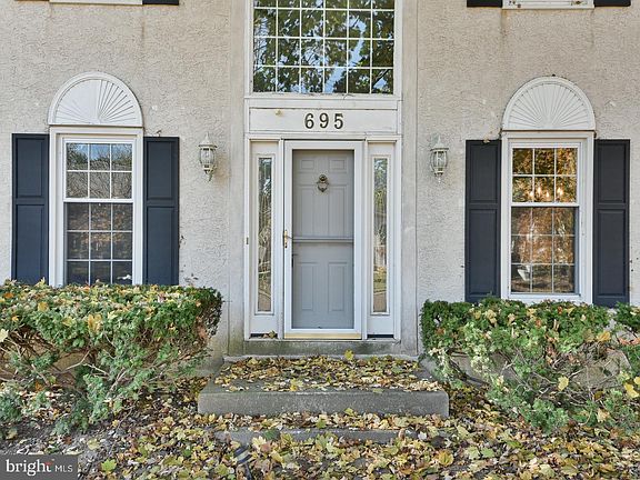 4th image of 695 Long Acre Ln