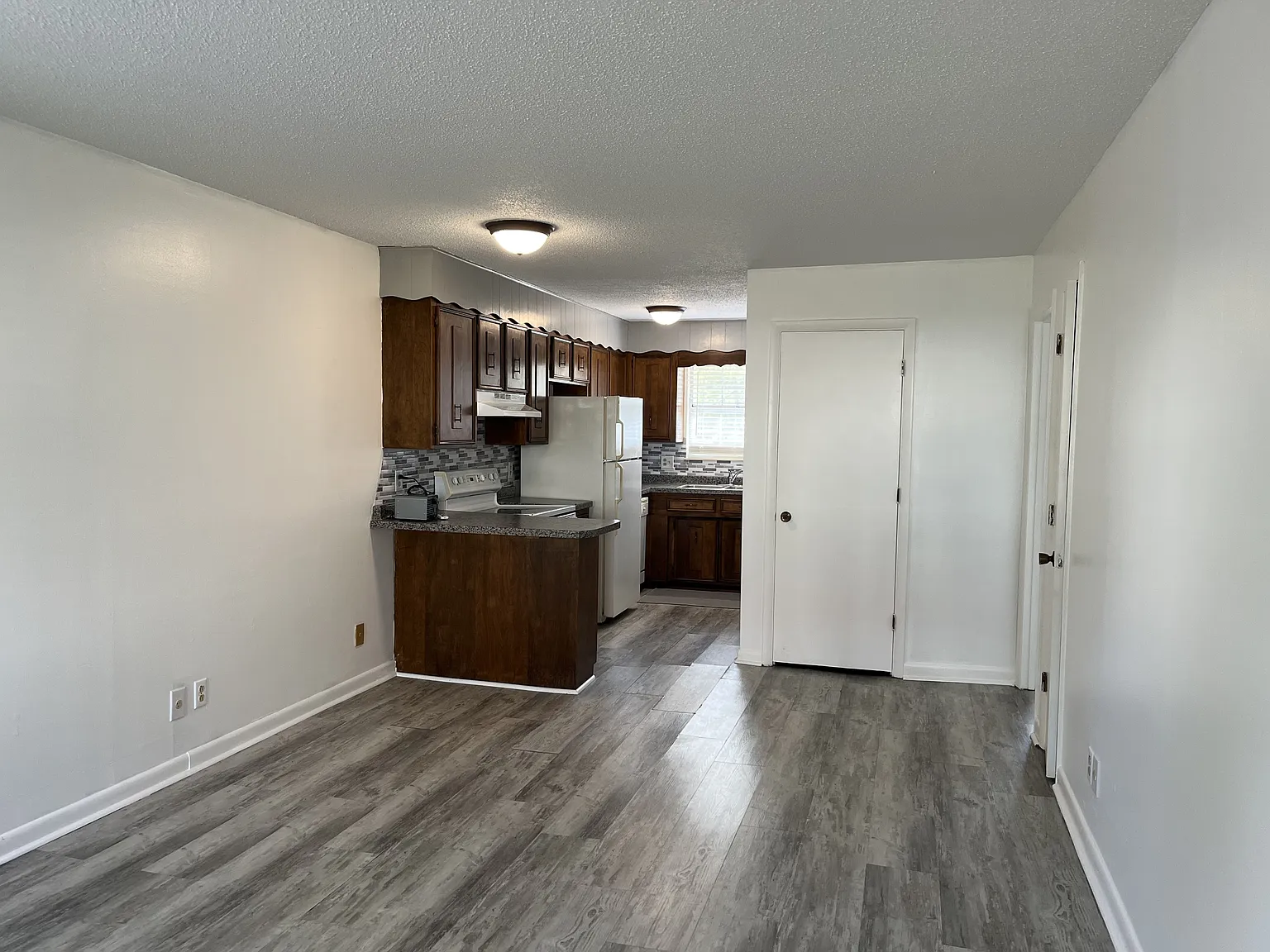 204 W Bernard Ave — Photo 2