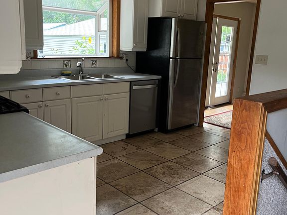 5th image of 433 Harvard Ln