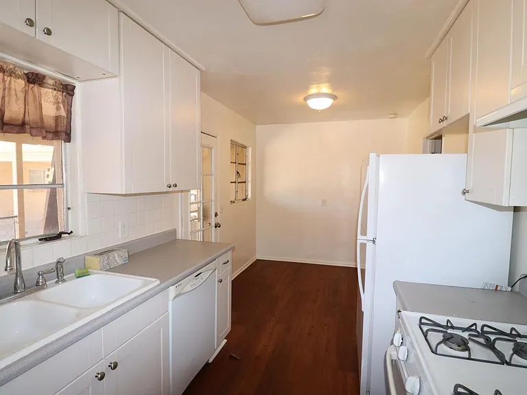 2831 E Edison St — Photo 10